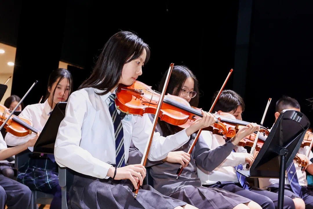 2025/2026学年招生简章 | 成就双语自信，逐梦世界舞台 - Recruitment Information