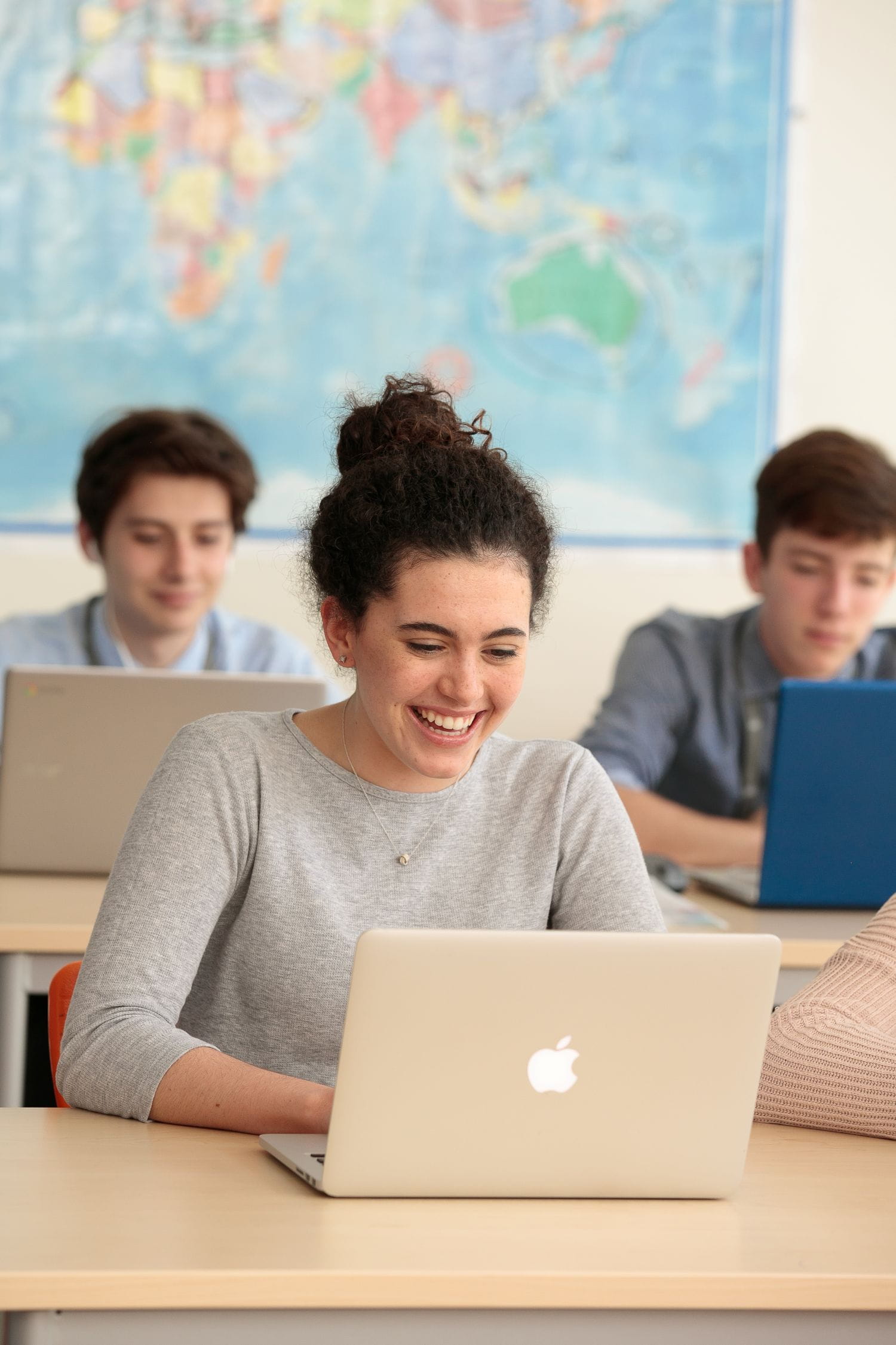 不让孩子在升学季迷茫 | 从生涯教育到升学护航 - UGC